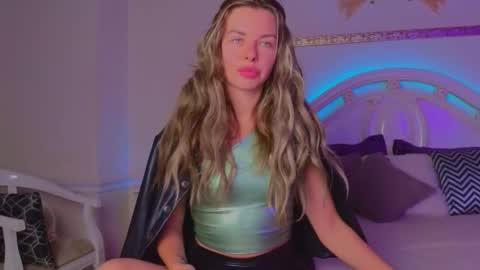 Luna Rishi online show from October 11, 11:59 am