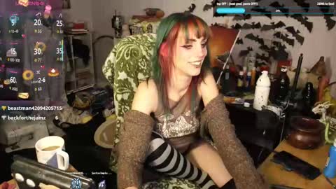 ..LunaSparkles. online show from November 9, 7:01 am