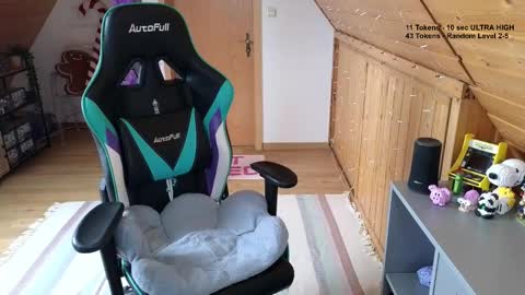 Luna  powered by bitch dust online show from December 1, 11:41 am