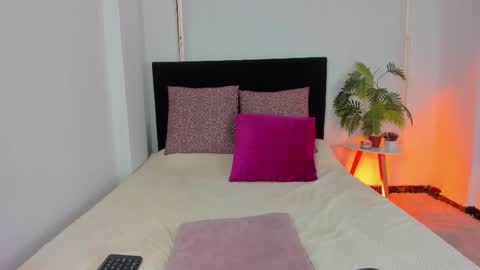 lunavelvet7 online show from November 15, 8:10 pm