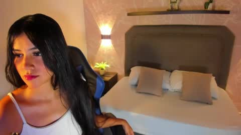 L U N A  online show from April 17, 12:29 pm