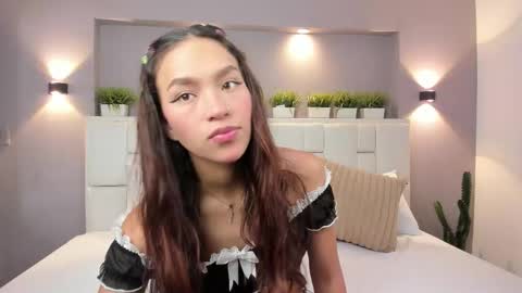 L U N N A online show from September 16, 3:41 am