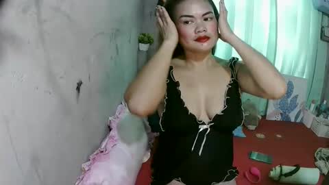 Flora Mae online show from April 13, 7:23 am