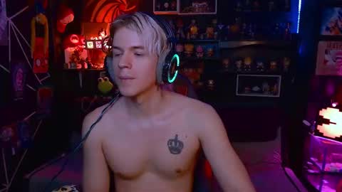 Snapshot of lustymatt chatting on October 17, 6:39 am lustymatt online show from October 17, 6:39 am