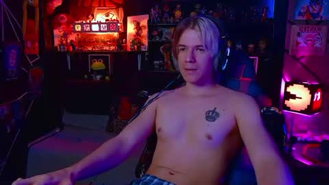 Snapshot of lustymatt chatting on October 31, 3:51 am lustymatt online show from October 31, 3:51 am