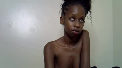 lutino_lovebirds online show from May 11, 4:04 pm