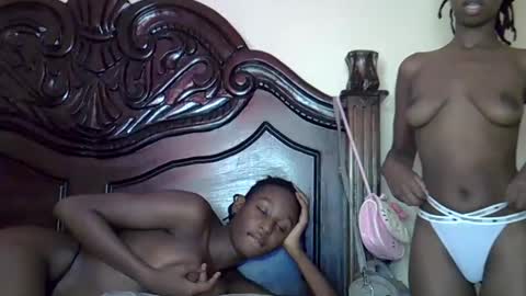 lutino_lovebirds online show from March 19, 10:21 am