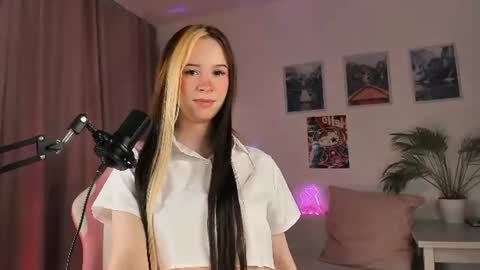 Luvienne Belle online show from June 25, 3:03 am