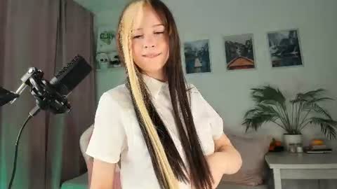 Luvienne Belle online show from July 16, 3:32 am
