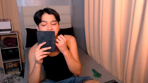 queen lux online show from March 2, 6:59 am