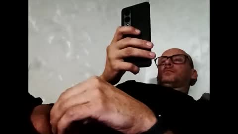 Snapshot of lyelik chatting on December 1, 10:01 pm Alex online show from December 1, 10:01 pm