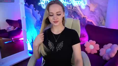 lylanimfa online show from July 22, 1:02 pm