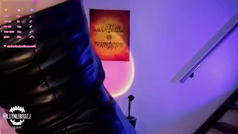 Snapshot of lyn_lebelle chatting on September 30, 11:37 pm Lyn online show from September 30, 11:37 pm