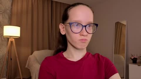 Sara online show from April 18, 4:09 pm