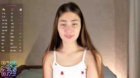 Snapshot of lynnaaspen chatting on October 17, 1:37 pm Ellie online show from October 17, 1:37 pm