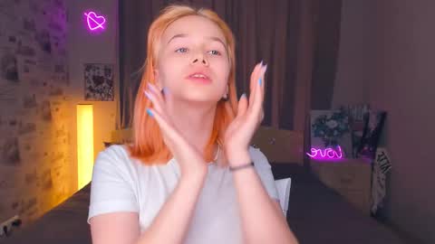 Cozy Lynns room online show from February 13, 9:12 am