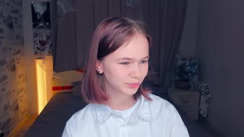 Cozy Lynns room online show from November 12, 9:55 am