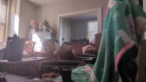 J online show from March 22, 8:13 pm