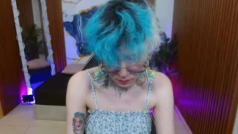 lyra_tay online show from April 21, 7:10 pm