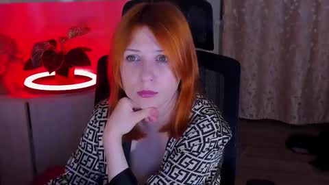 lyssan_xo online show from November 24, 5:22 pm