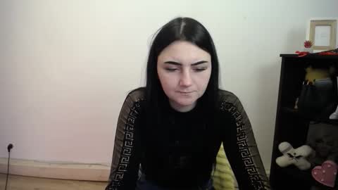 m_i_k_i_ online show from March 4, 12:02 pm