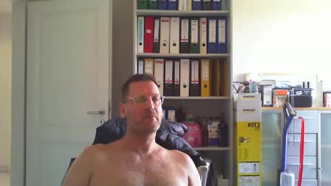 macfly67 online show from April 8, 11:24 am