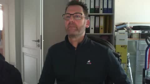 macfly67 online show from December 1, 7:17 am