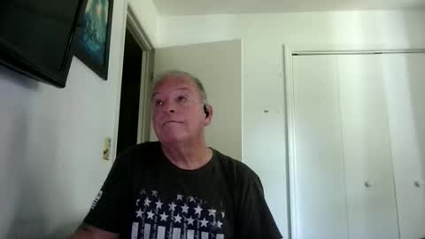 mackdocc001 online show from April 18, 3:14 pm