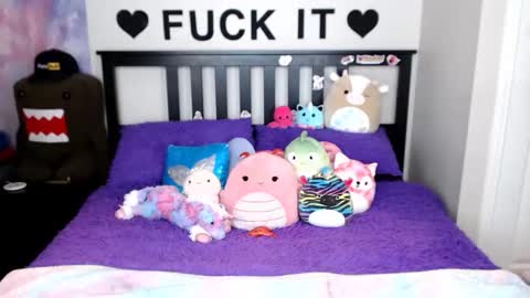 Mackenzie Wolfe online show from December 5, 6:12 am