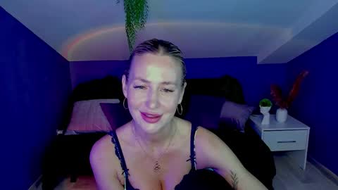 Evelyn online show from September 30, 6:46 am