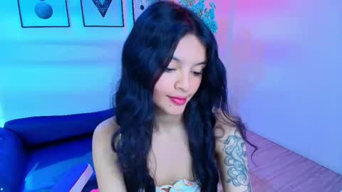 maddie_t18 online show from May 26, 11:27 am