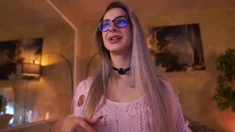 Maddie online show from April 4, 6:37 pm