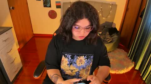 Snapshot of madelaine_taylor chatting on September 18, 2:21 pm madelaine_taylor online show from September 18, 2:21 pm