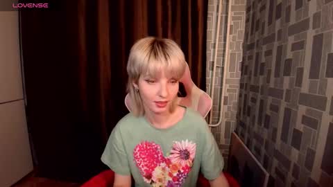 madelaines online show from March 8, 10:25 pm