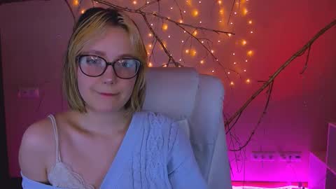 Madeline online show from February 25, 8:01 pm