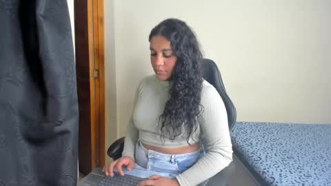 Snapshot of madisonbrunette_lxs chatting on February 21, 9:11 pm madison online show from February 21, 9:11 pm