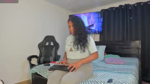 Snapshot of madisonbrunette_lxs chatting on October 14, 3:53 am madison online show from October 14, 3:53 am