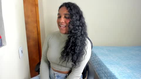 Snapshot of madisonbrunette_lxs chatting on February 5, 3:55 am madison online show from February 5, 3:55 am