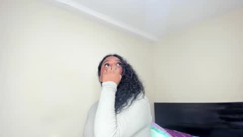 Snapshot of madisonbrunette_lxs chatting on February 22, 7:01 am madison online show from February 22, 7:01 am