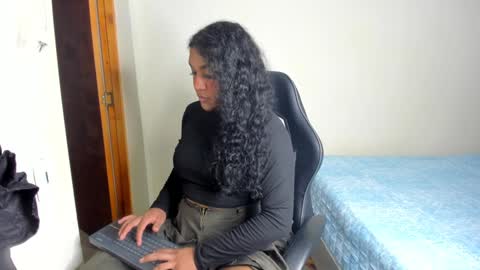 Snapshot of madisonbrunette_lxs chatting on January 30, 3:44 am madison online show from January 30, 3:44 am