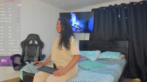 Snapshot of madisonbrunette_lxs chatting on October 15, 11:05 pm madison online show from October 15, 11:05 pm