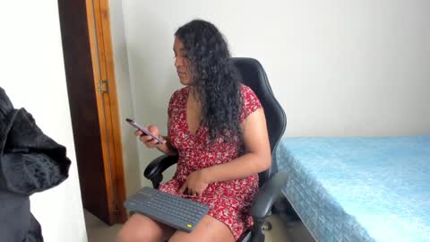 Snapshot of madisonbrunette_lxs chatting on January 28, 3:57 am madison online show from January 28, 3:57 am