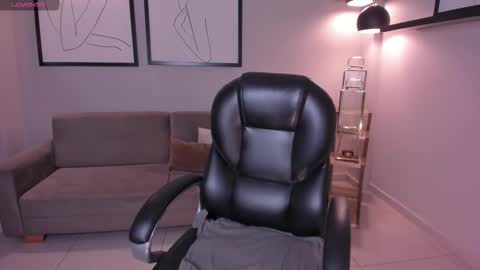 Maddi Collins online show from January 15, 11:08 am