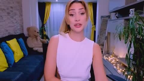 Madye Roberts online show from December 21, 11:00 pm