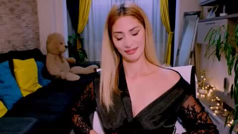 Madye Roberts online show from November 29, 9:55 pm