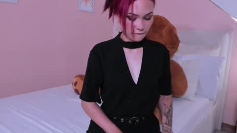 Mae Lyra online show from October 17, 10:14 pm