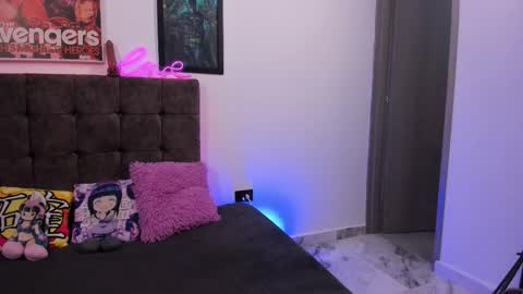 Maelis Avelle online show from November 5, 5:37 pm