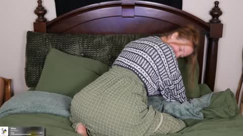 Mae online show from December 20, 6:59 pm