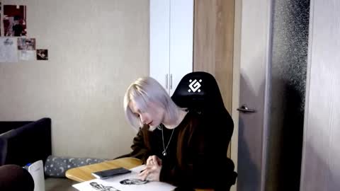 Sophia online show from December 5, 5:00 pm