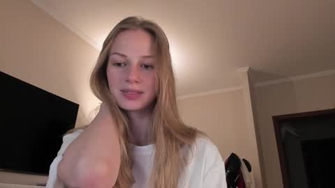 Alice  online show from December 24, 11:49 am